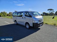 Photo of the vehicle Toyota HiAce