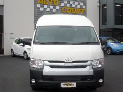 Photo of the vehicle Toyota HiAce