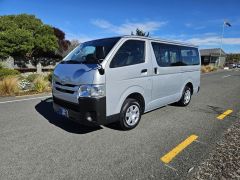 Photo of the vehicle Toyota HiAce