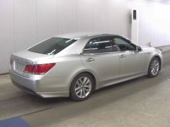 Photo of the vehicle Toyota Crown