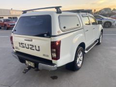 Photo of the vehicle Isuzu D-Max