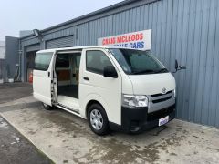 Photo of the vehicle Toyota HiAce