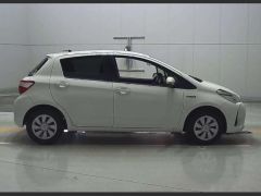 Photo of the vehicle Toyota Vitz