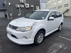 Photo of the vehicle Mitsubishi Outlander