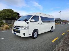 Photo of the vehicle Toyota HiAce