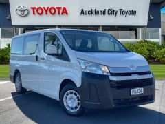 Photo of the vehicle Toyota HiAce