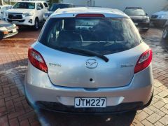 Photo of the vehicle Mazda Demio