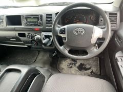 Photo of the vehicle Toyota HiAce