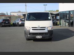 Photo of the vehicle Toyota HiAce