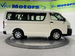 Photo of the vehicle Toyota HiAce