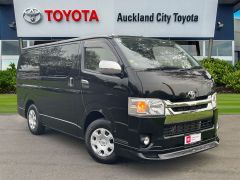 Photo of the vehicle Toyota HiAce