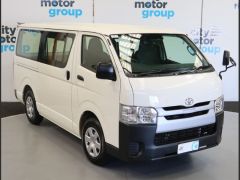 Photo of the vehicle Toyota HiAce