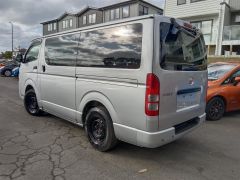 Photo of the vehicle Toyota HiAce