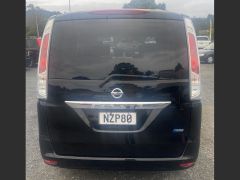 Photo of the vehicle Nissan Serena