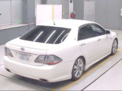 Photo of the vehicle Toyota Crown