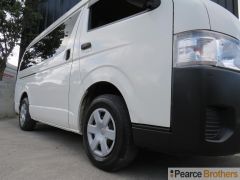 Photo of the vehicle Toyota HiAce