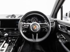 Photo of the vehicle Porsche Macan