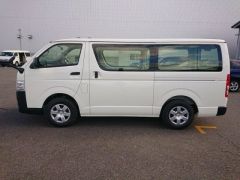 Photo of the vehicle Toyota HiAce