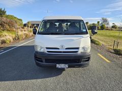 Photo of the vehicle Toyota HiAce