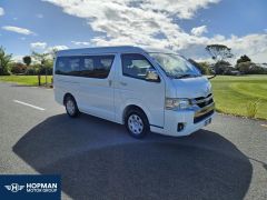 Photo of the vehicle Toyota HiAce