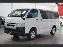 Photo of the vehicle Toyota HiAce