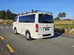 Photo of the vehicle Toyota HiAce