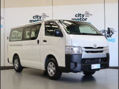 Photo of the vehicle Toyota HiAce