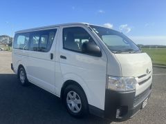 Photo of the vehicle Toyota HiAce