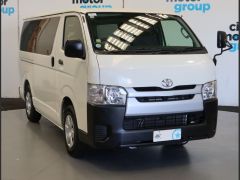 Photo of the vehicle Toyota HiAce