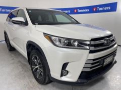 Photo of the vehicle Toyota Highlander