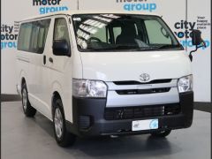 Photo of the vehicle Toyota HiAce