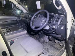 Photo of the vehicle Toyota HiAce