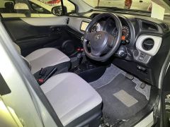 Photo of the vehicle Toyota Vitz