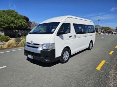 Photo of the vehicle Toyota HiAce