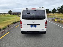 Photo of the vehicle Toyota HiAce