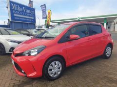 Photo of the vehicle Toyota Vitz