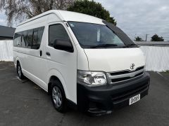 Photo of the vehicle Toyota HiAce