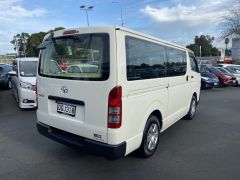 Photo of the vehicle Toyota HiAce