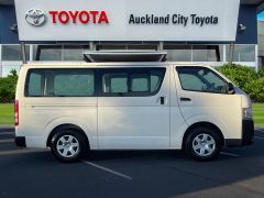 Photo of the vehicle Toyota HiAce