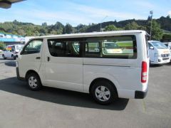 Photo of the vehicle Toyota HiAce