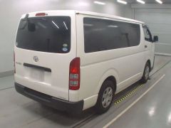 Photo of the vehicle Toyota HiAce