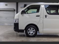 Photo of the vehicle Toyota HiAce