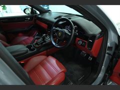 Photo of the vehicle Porsche Cayenne