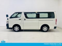 Photo of the vehicle Toyota HiAce