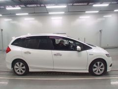 Photo of the vehicle Honda Jade