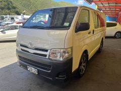 Photo of the vehicle Toyota HiAce