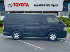 Photo of the vehicle Toyota HiAce