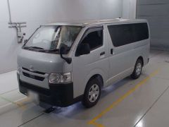 Photo of the vehicle Toyota HiAce