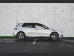 Photo of the vehicle Volkswagen Golf