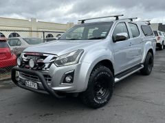 Photo of the vehicle Isuzu D-Max